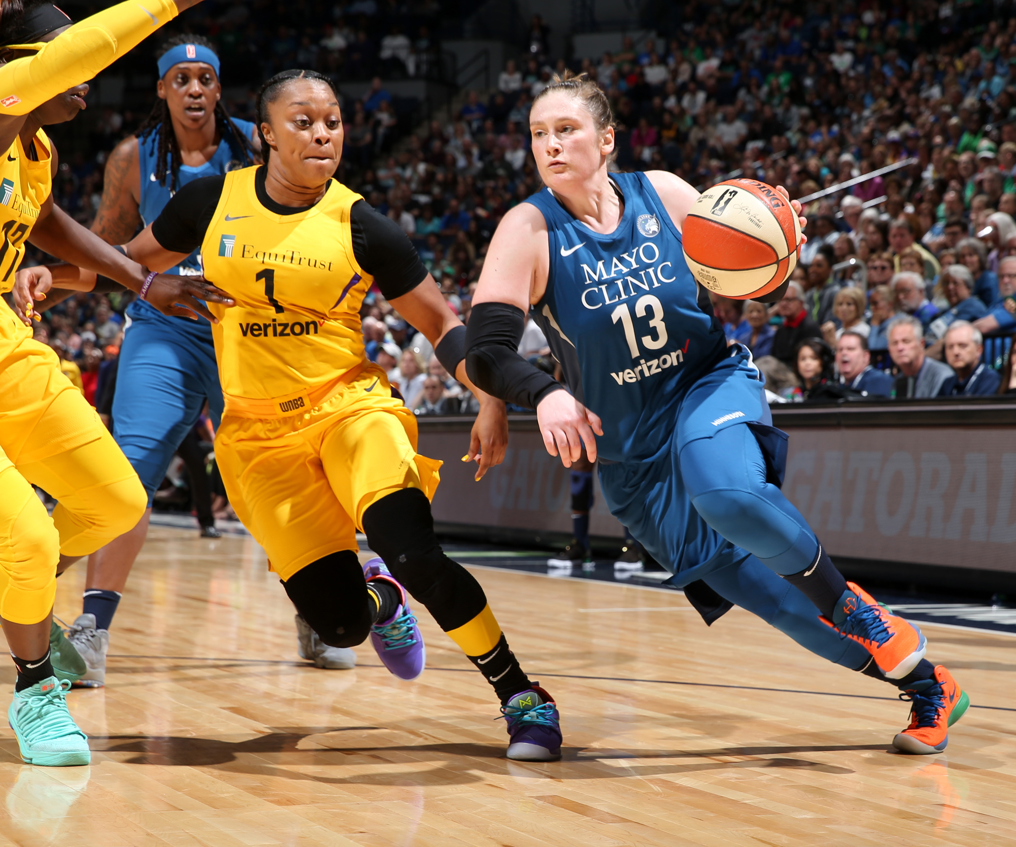 Sparks Buzzer Beater Defeats Lynx In Season Opener